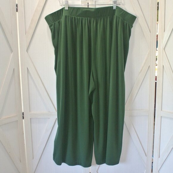 Torrid Crop Pull-On Wide Leg Studio Knit Mid-Rise Pant - Picture 4 of 6